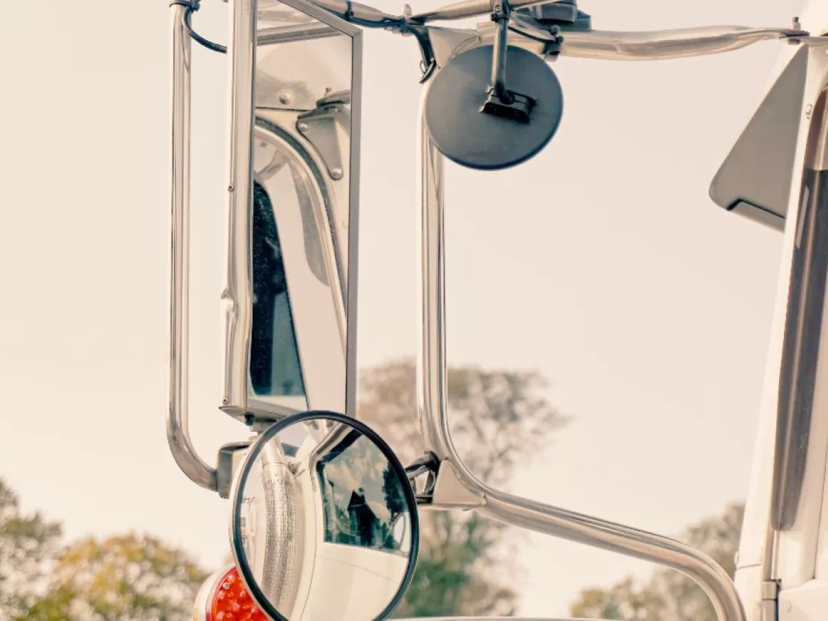 Avoiding A Truck S Blind Spots Safety Tips For Sharing The Road